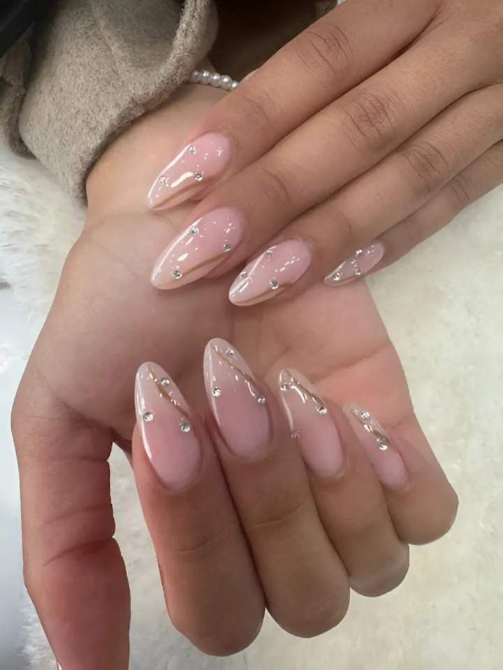 Faux ongles personnalisés à Versailles
