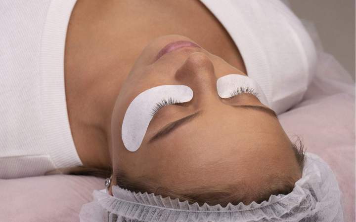 Pose d’extensions de cils Versailles