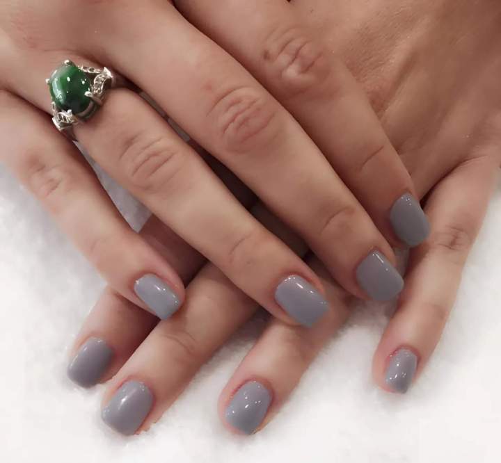 Pose d'ongles en résine Versailles